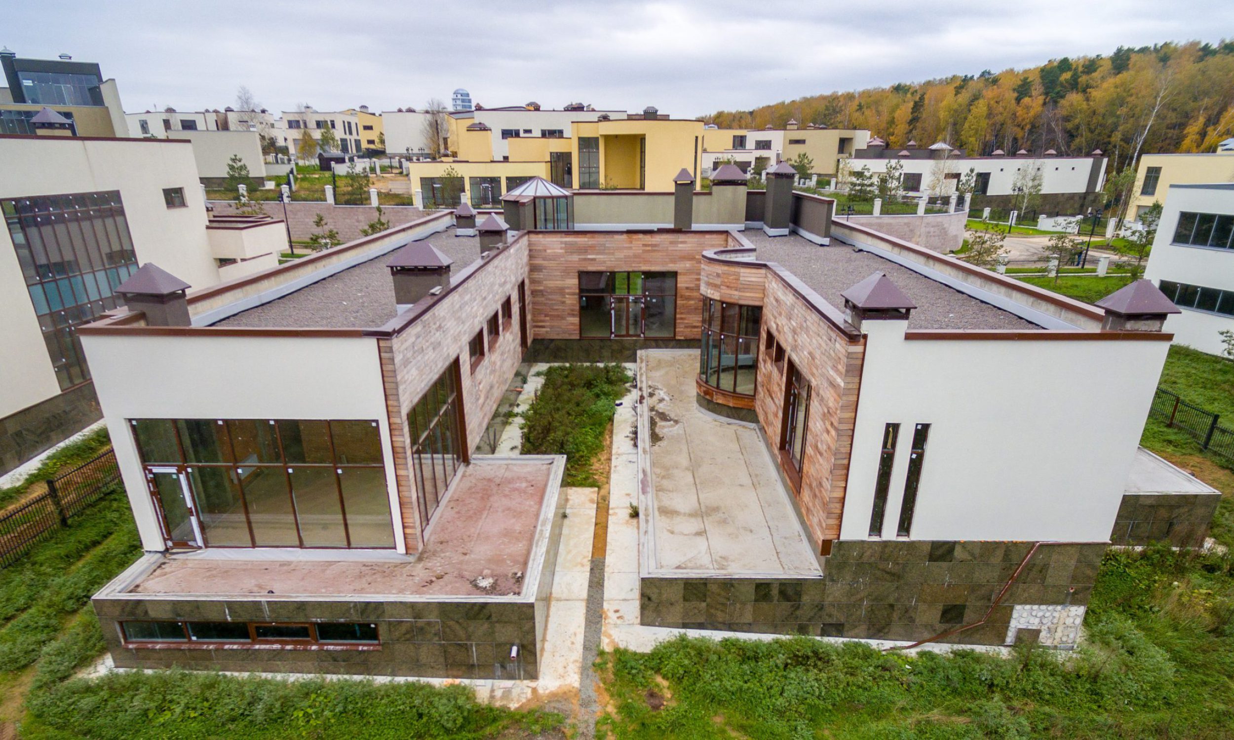 modern country houses under construction
